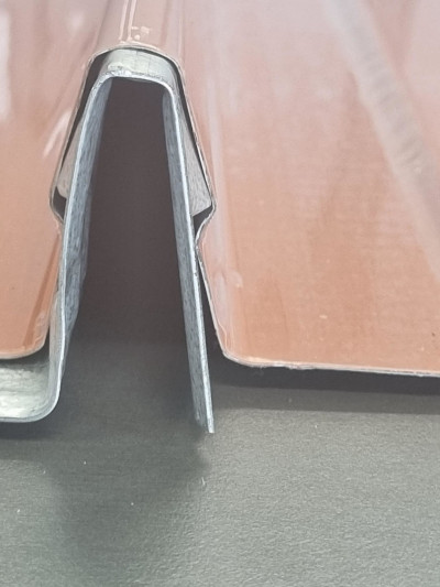 Photo: Clip fastenining on trough sections may cause clip marking.
